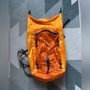 Outdoor research light weight waterproof day pack (roll top, orange)